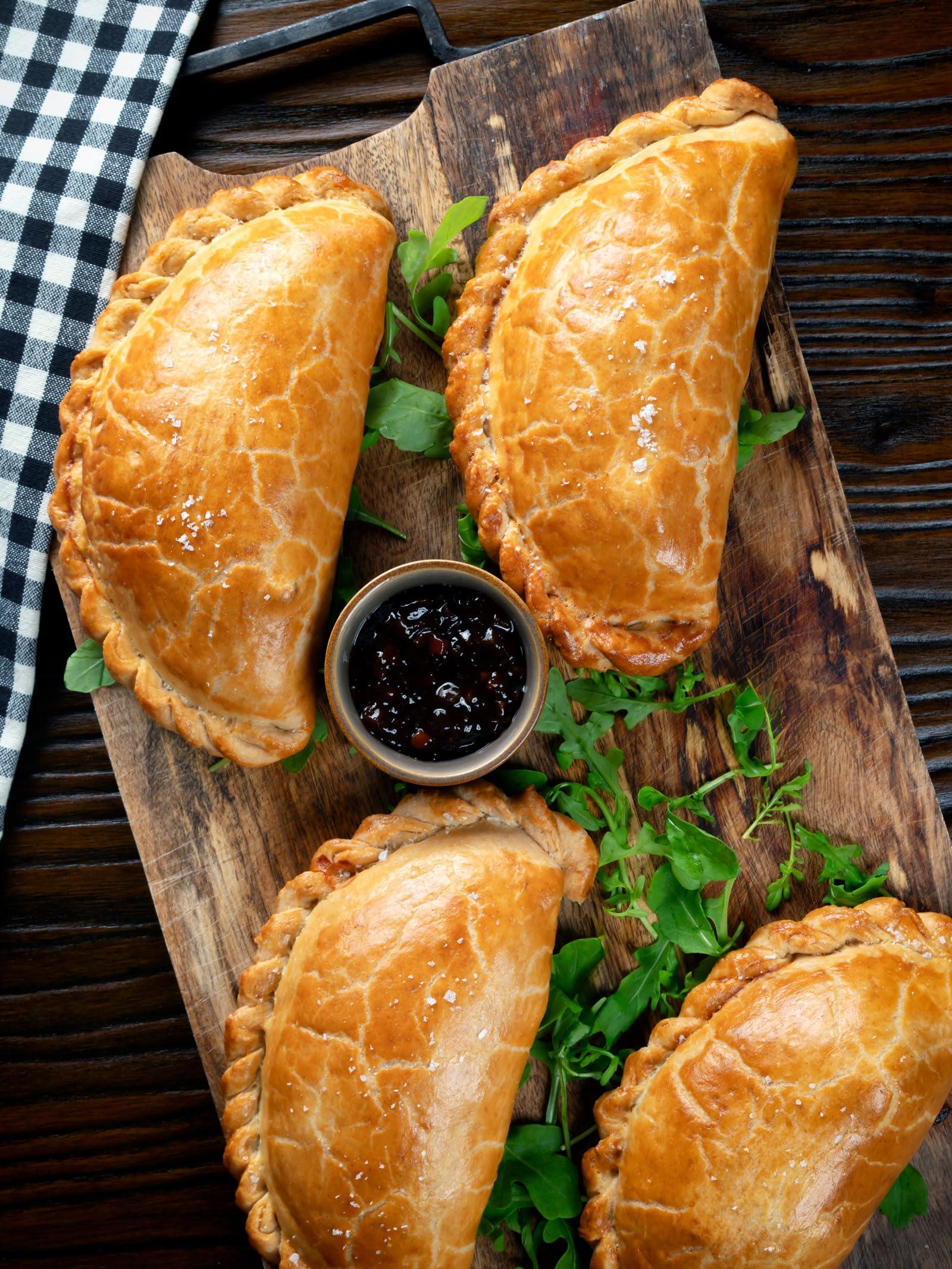 Cornish Hampers & Gifts Cornish Hampers & Gifts 8x Traditional Gourmet Cornish Steak Pasties - Elegant Packaging - Great As A Gift - Pasty Hamper - Birthdays, Anniversary & Special Occasions