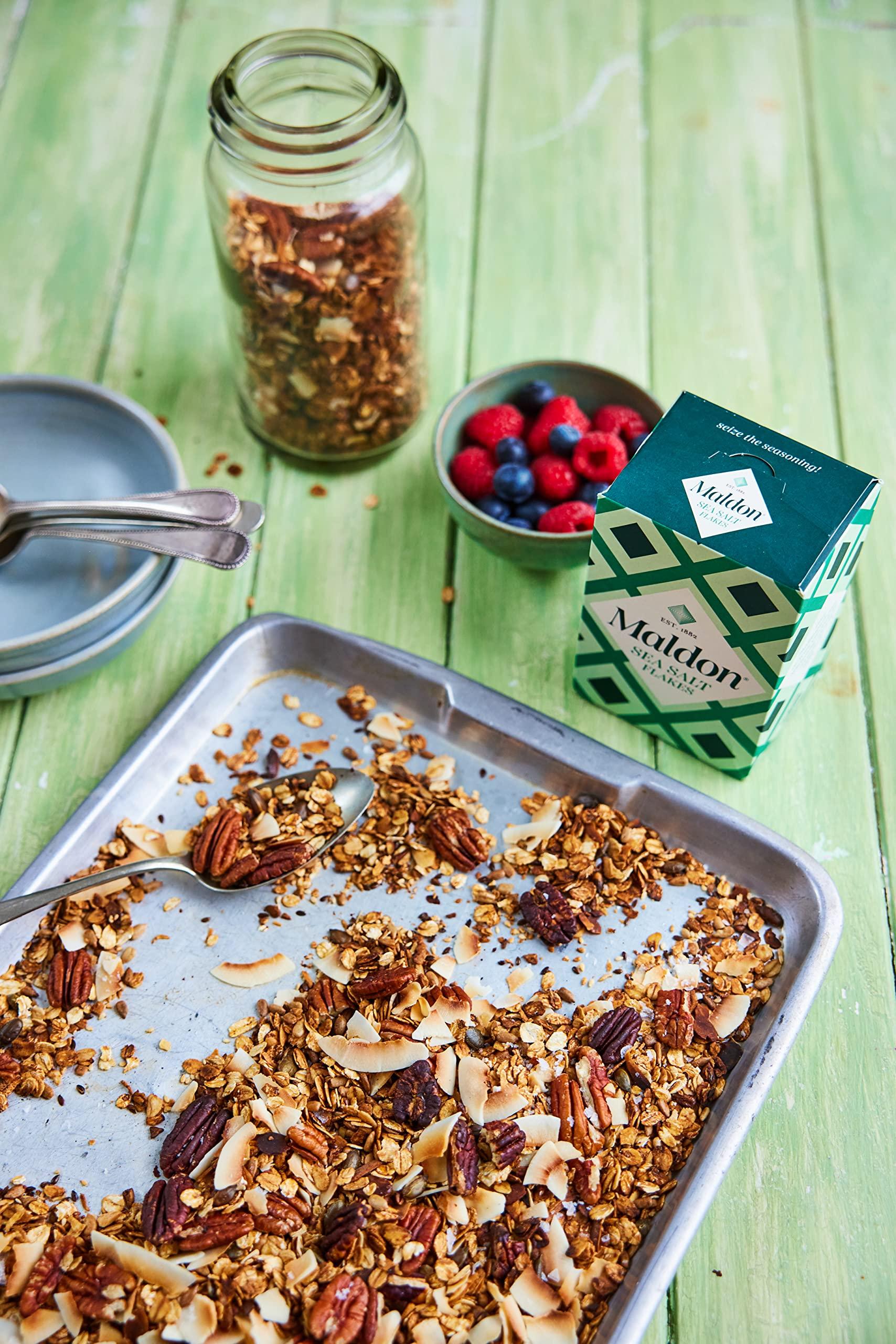 Maldon Maldon - Sea Salt Flakes, Unique Pyramid Shaped Salt Flakes, Perfect for a Wide Range of Dishes, Hand-Harvested for Four Generations, 250g Box