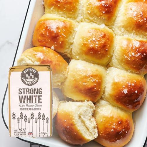 Generic Matthews Strong White Flour 1.5kg and Matthews White Spelt Flour 1.5Kg - High-Protein British Wheat and Regeneratively Farmed Ancient Grain Spelt for Nutritious and Delicious Baking