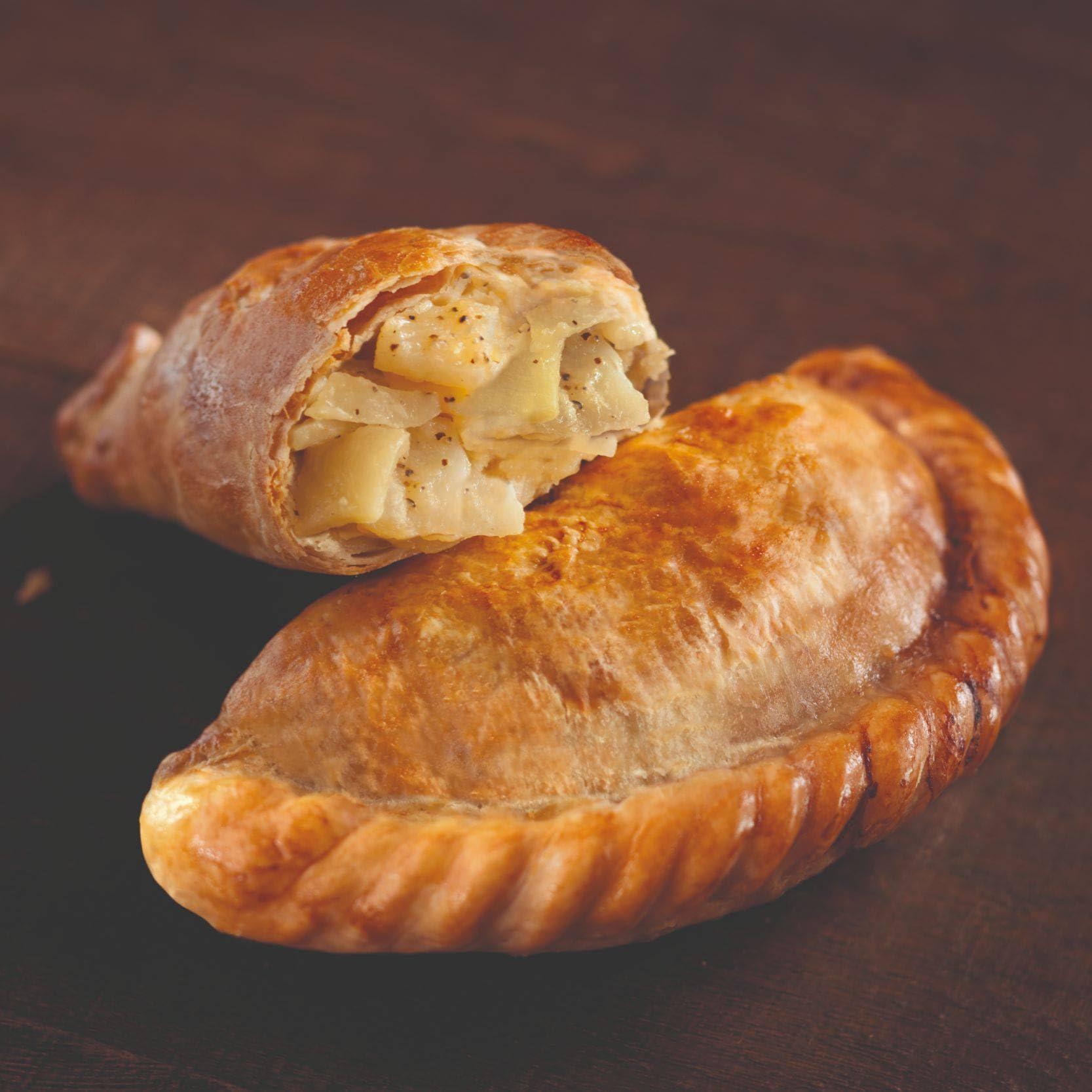 Cornish Hampers & Gifts Cornish Hampers & Gifts 8x Traditional Gourmet Cornish Cheese & Onion Pasties - Elegant Packaging - Great As A Gift - Pasty Hamper - Birthdays, Anniversary & Special Occasions