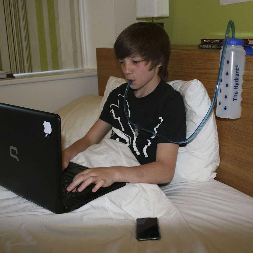 NRS Healthcare Hydrate For Health The Hydrant 1 L Drinking Bottle with Tube, Latex free (Eligible for VAT Relief in The UK)