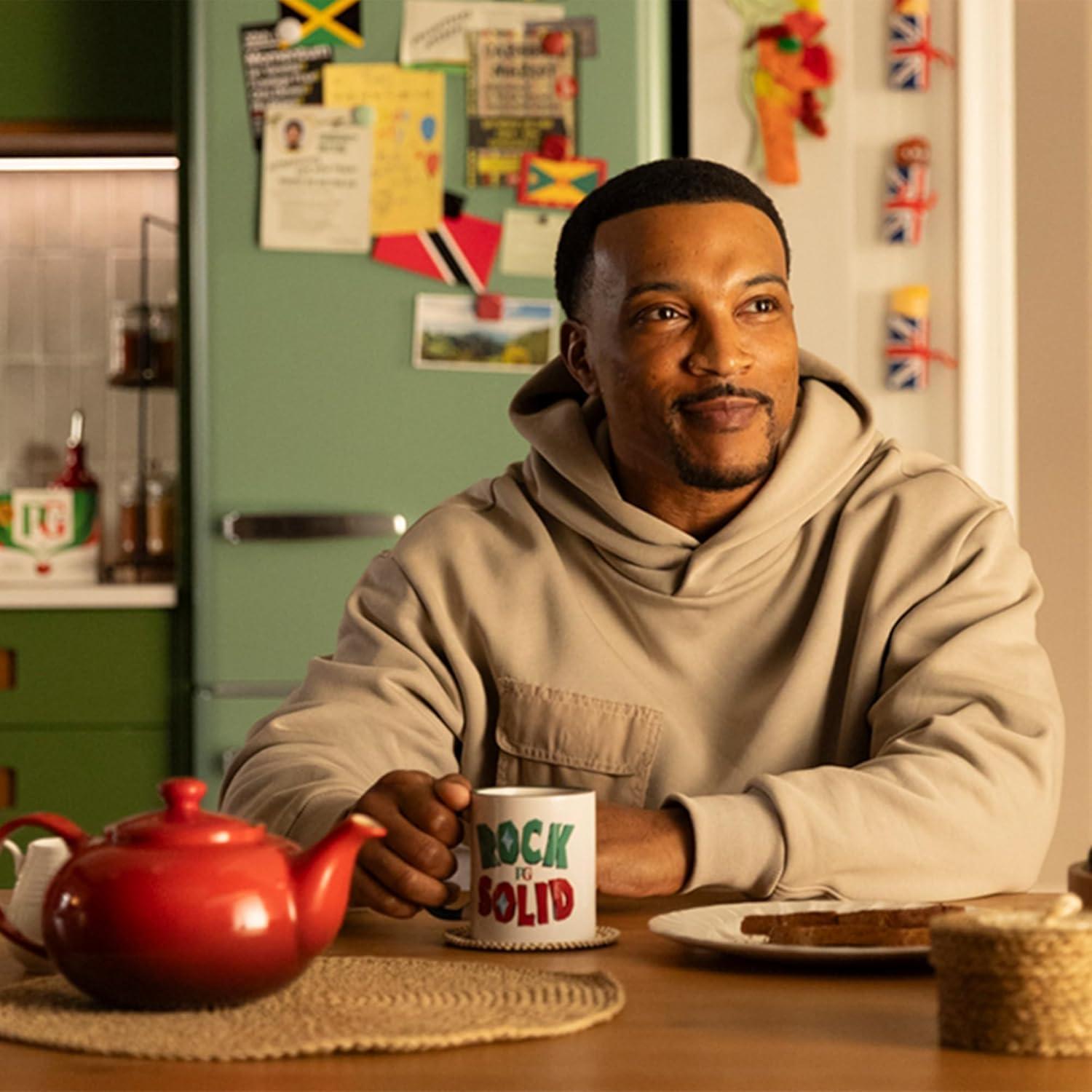 PG Tips PG Tips Decaf | Black Tea Bags Bulk | Indulgent, Velvety & Rich Black Tea | Perfect Flavour Release | Decaffeinated | 6 Packs | 420 Plant Based Biodegradable Decaf Tea Bags