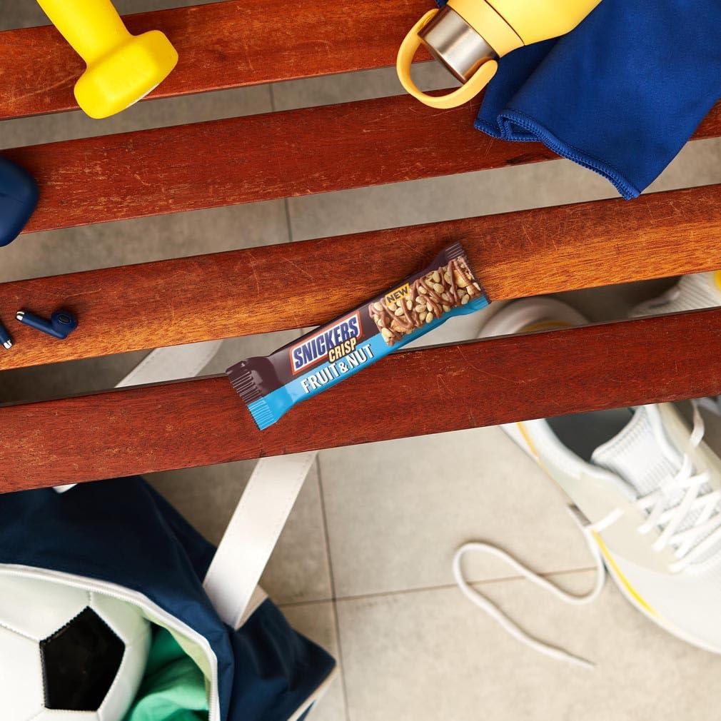 Snickers Snickers Crisp Fruit & Nut Milk Chocolate Snack Bars 18 x 40g, Bulk Chocolate Box, Ideal for Gift, Snacks or Hamper