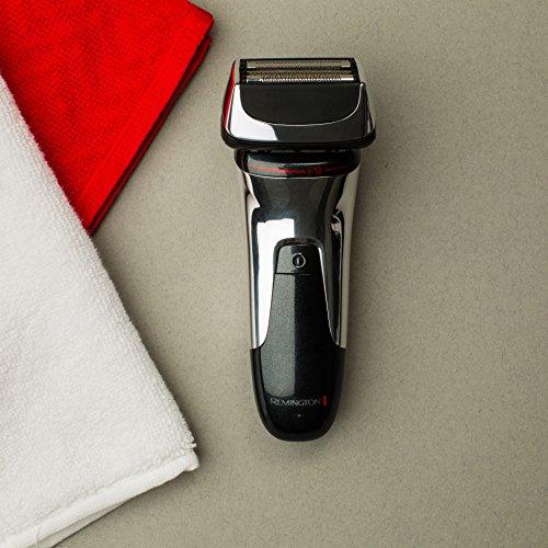 Remington Remington F9 Ultimate Series Rechargable Foil Shaver, Electric Wet and Dry Razor with Travel Case - XF9000