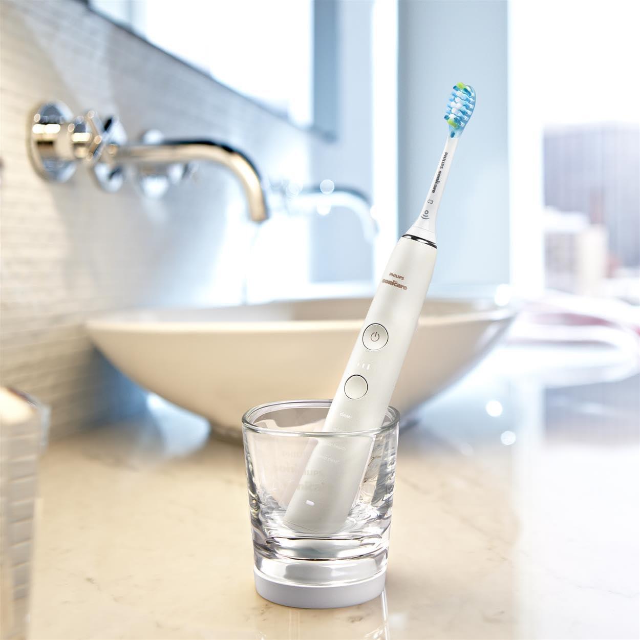 PHILIPS Philips Sonicare DiamondClean Series 9000 Electric Toothbrush - Sonic Brush, Cleaner Teeth and Gums, 1 X C3 Premium Plaque Control Brush Head (Model HX9911/63), White