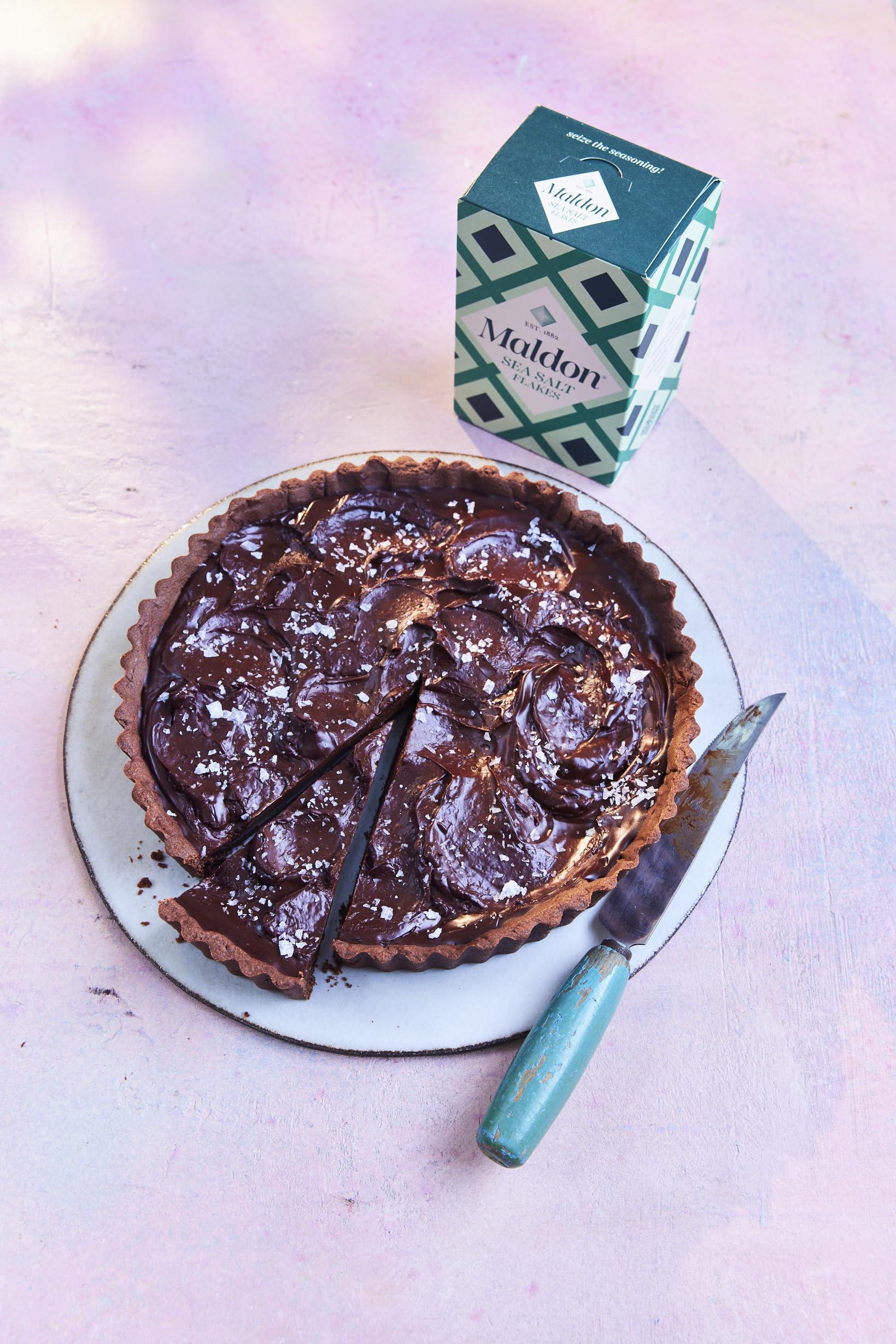 Maldon Maldon - Sea Salt Flakes, Unique Pyramid Shaped Salt Flakes, Perfect for a Wide Range of Dishes, Hand-Harvested for Four Generations, 250g Box