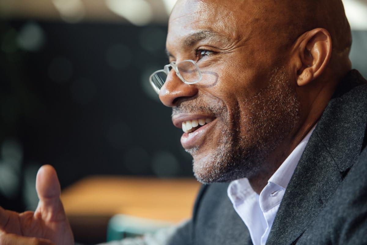 ThinOptics ThinOptics Reading Glasses 1.50 Black Frames with Colour Burst Universal Pod Compact Case - Ultra-light Foldable Rectangular Glasses - Clip-on Nose - 1.50 Strength with Flex-Fit Technology