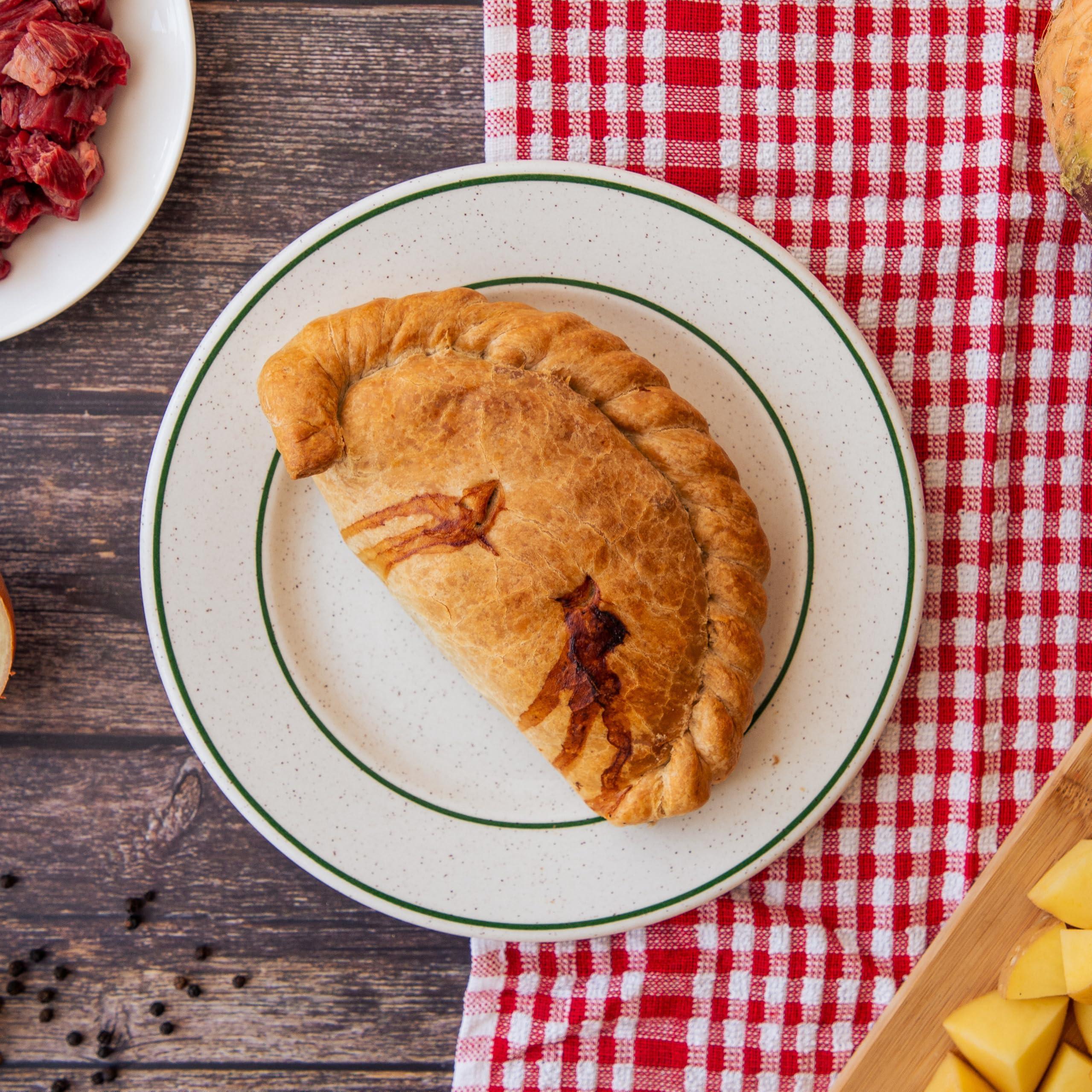 The Cornish Hamper Store 6 x Cornish Pasty | Chilled Steak Pasties 6 x 300g, Ready to Eat | Pasty for Picnic, Birthdays, Fathers Day, Christmas | Cornish Hamper Store